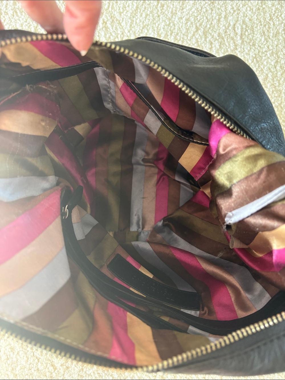 Black Leather Hobo Shoulder Bag - Classic Everyday Style - Picture 6 of 6